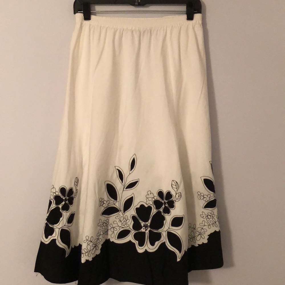 White with Black floral bottom pattern, 34W